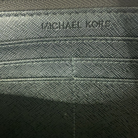 Rare Michael Kors Jet Set clutch. Grey - Picture 8 of 11